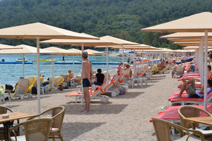 Antalya Kemer Strand Einer der belebtesten Strände ist der am Mondscheinpark von Kemer